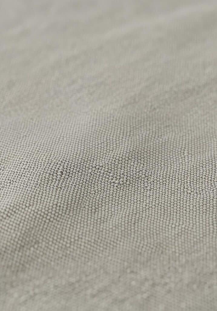 vue macro tissu en lin lavé montrant la trame a