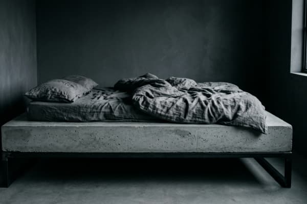 Matelas Ferme pour le Mal de Dos : La Fausse Bonne Idée Qui Vous Empêche de Dormir