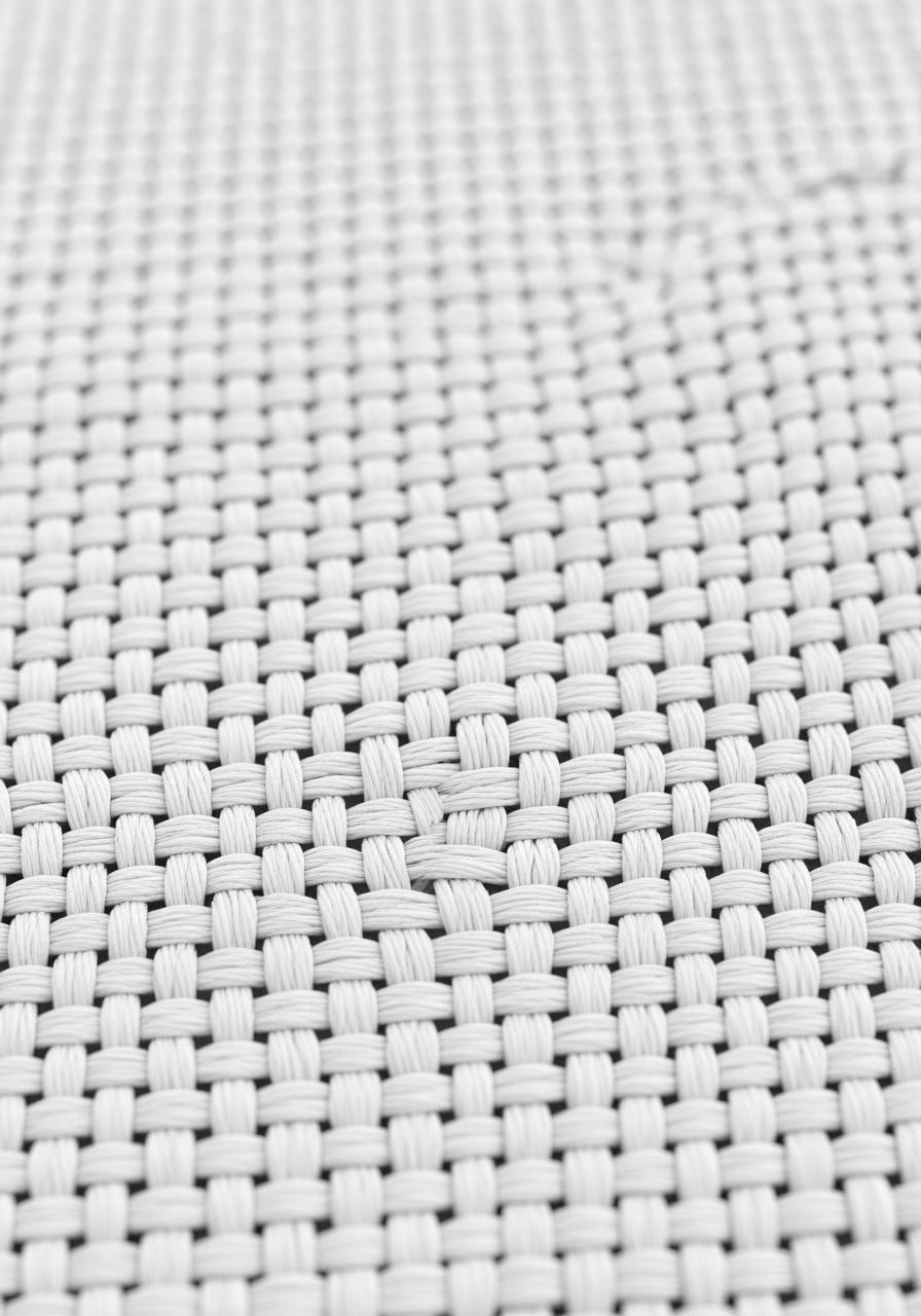 Vue macro d'un tissage serré de tissu en percale de coton, montrant la durabilité et la qualité de la fibre.